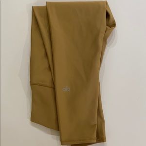 Capri Alo Yoga legging